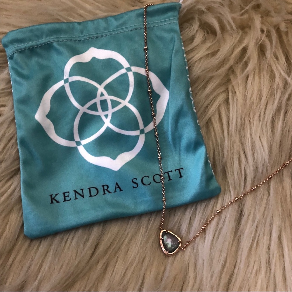 Kendra Scott Mother of Pearl pendant necklace - Picture 2 of 8